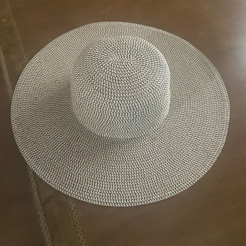 New David Young Wide Brim Straw Sun Hat.New without tag